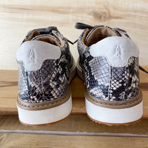 Hush Puppies Snakeskin Leather Sneakers Pristine Condition Sz 7 - Picture 4 of 7